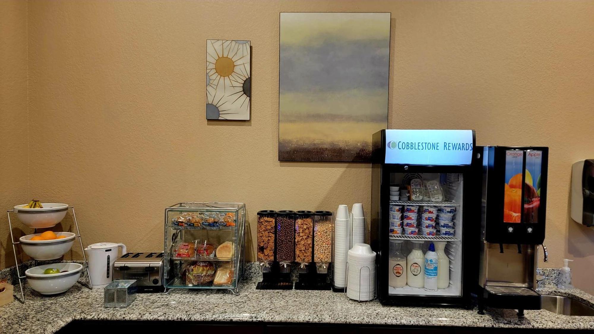 Cobblestone Inn & Suites メリービルメリービル  エクステリア 写真
