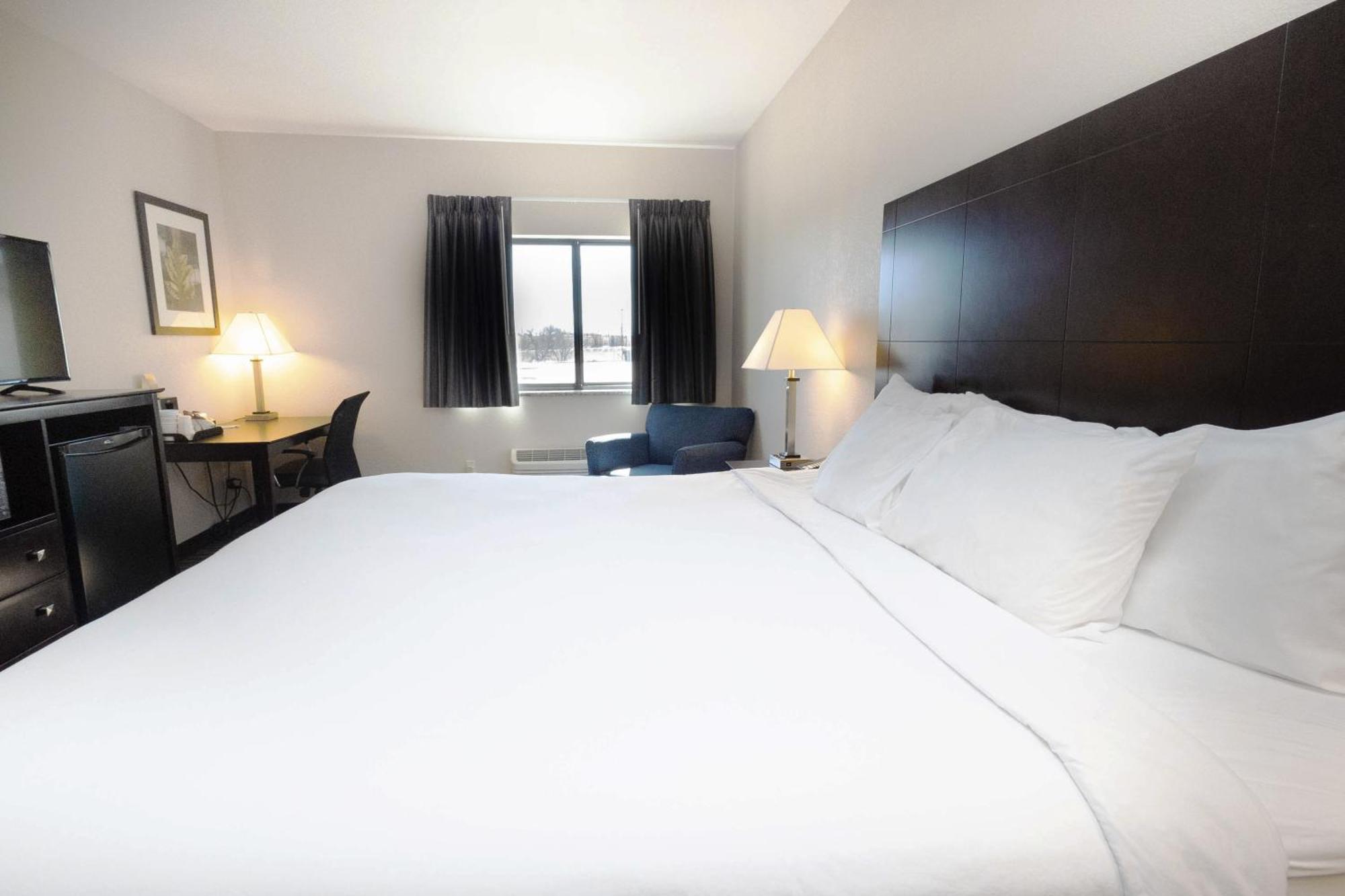 Cobblestone Inn & Suites メリービルメリービル  エクステリア 写真