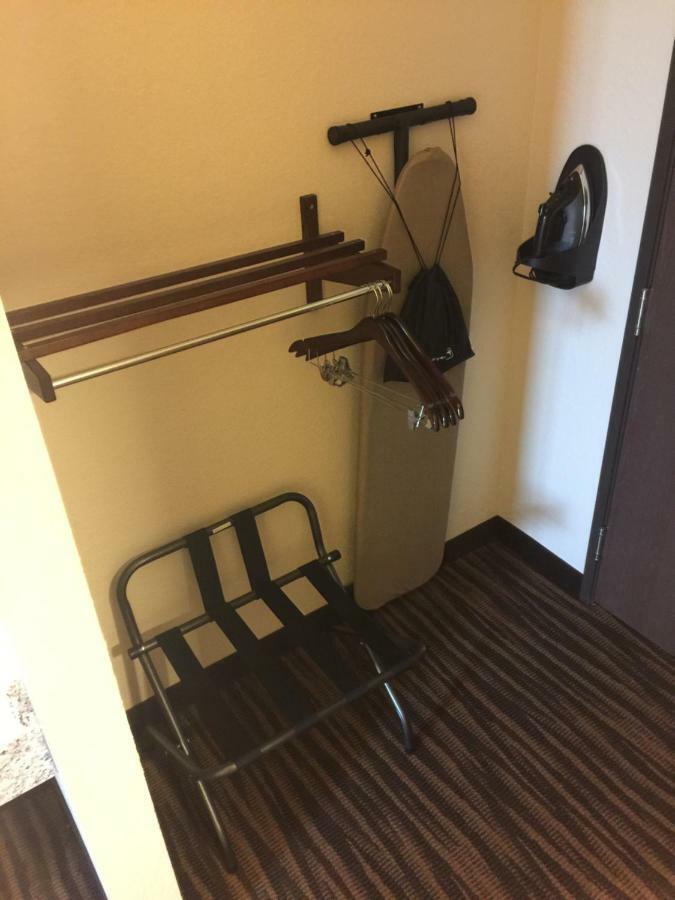 Cobblestone Inn & Suites メリービルメリービル  エクステリア 写真